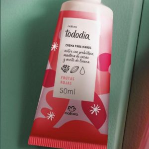 Crema nutritiva para manos Frutas rojas